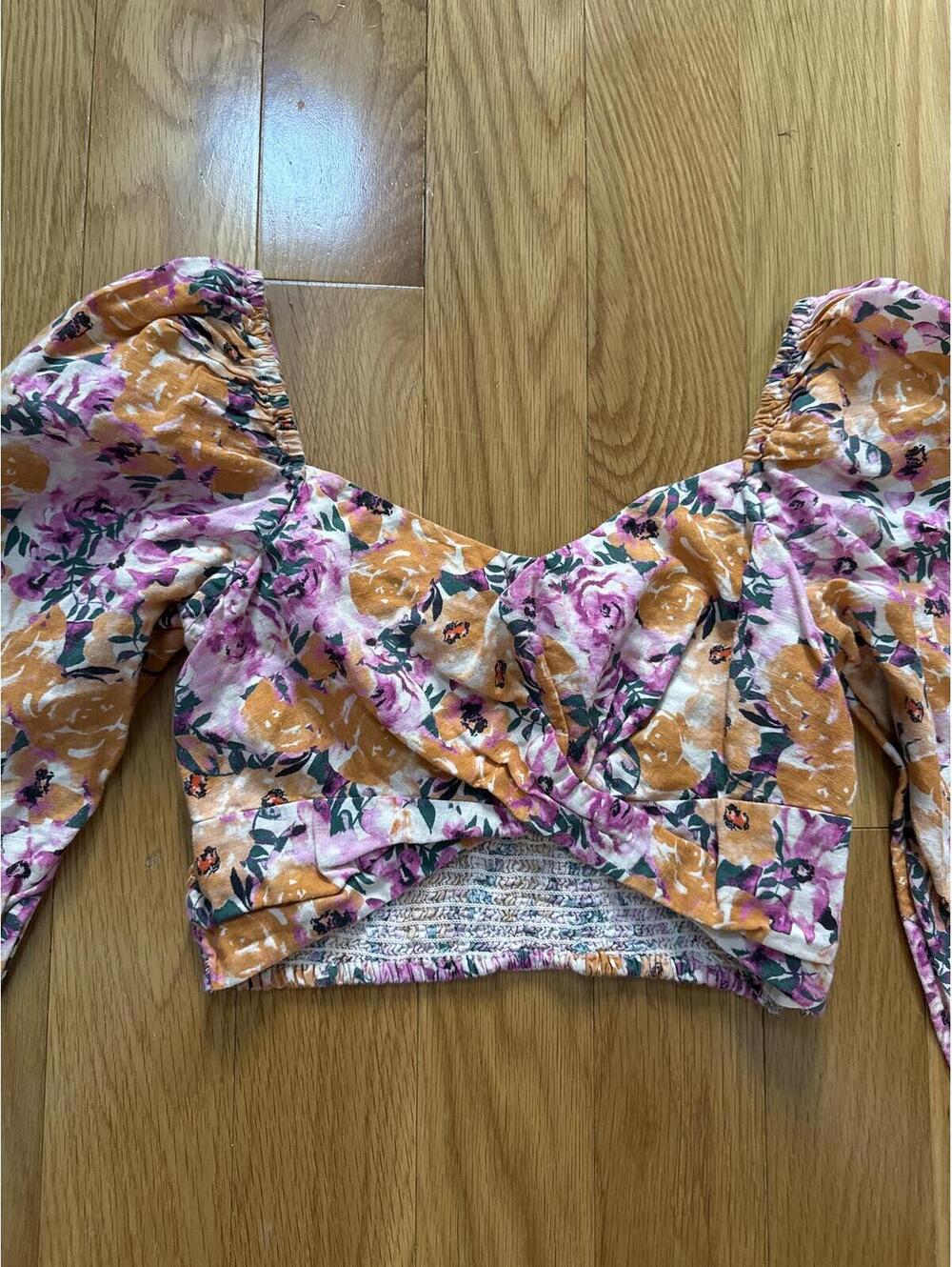 Linen - Something Navy Floral Smocked Puff Sleeve Crop Top